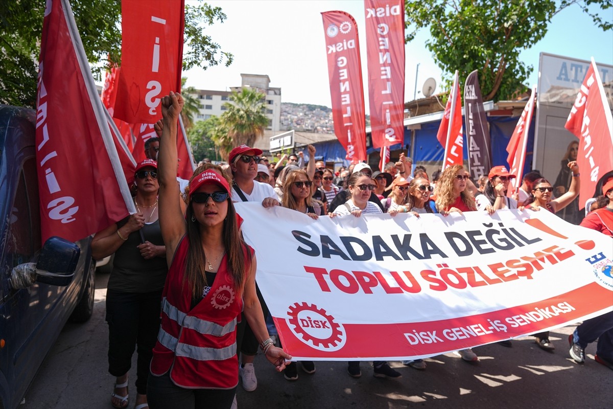 İzmir Büyükşehir Belediyesine bağlı iştiraklerde çalışan yaklaşık 23 bin işçinin, toplu iş...