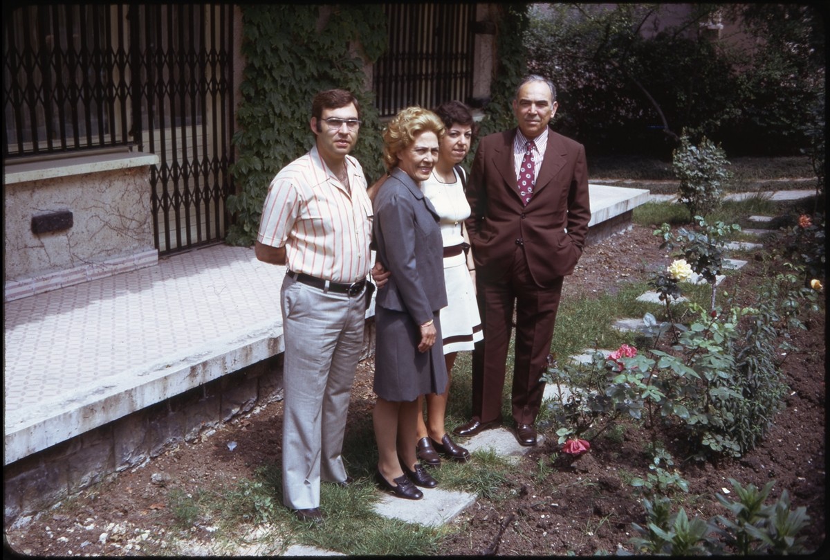 İzmirli Levanten Romano ailesinin gündelik yaşam ve sosyal tarihe ışık tutan fotoğraf arşivinden...