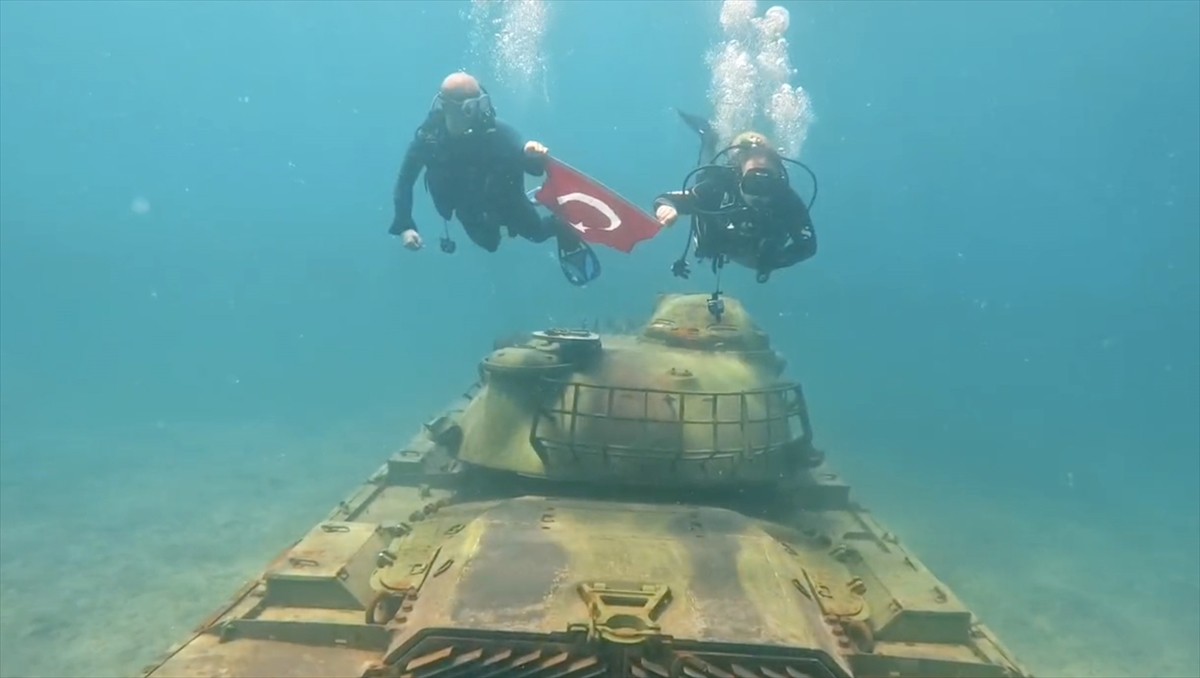 Jandarma Teşkilatının 186. kuruluş yıl dönümü dolayısıyla Saros Körfezi'nde batık tanka dalış...