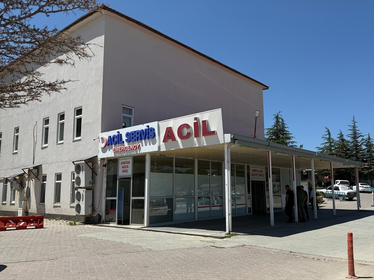 Kahramanmaraş'ın Afşin ilçesinde 16 işçi, gıda zehirlenmesi şüphesiyle hastanede tedavi altına...