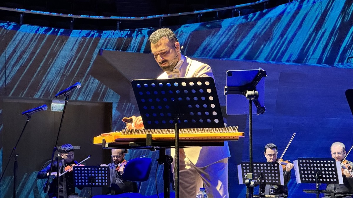 Kanun sanatçısı Ahmet Baran, "Mızıka-i Himayem" konseriyle başkentte sanatseverlerle buluştu.