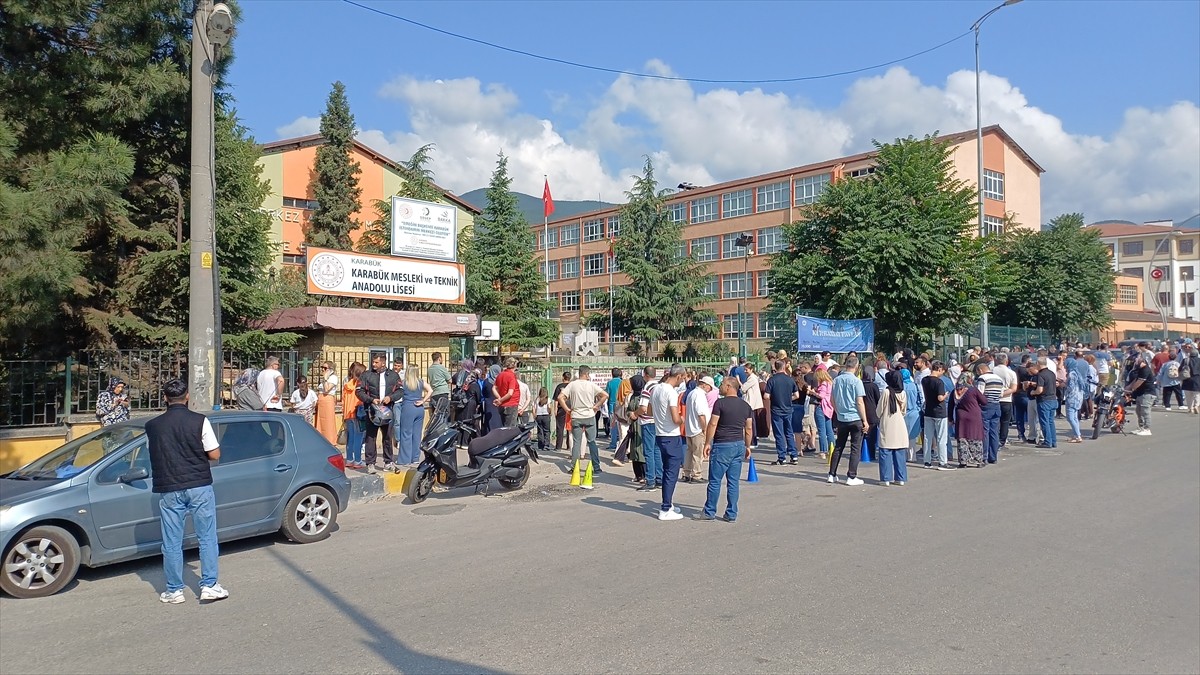 Karabük'te Milli Eğitim Bakanlığınca (MEB) 8'inci sınıf öğrencilerine yönelik düzenlenen Liselere...