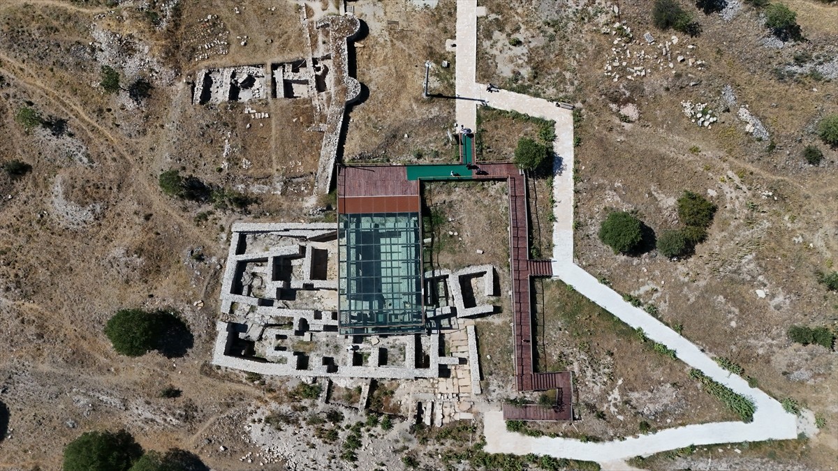 Karabük'ün Eskipazar ilçesindeki Hadrianopolis Antik Kenti, yapay zeka destekli QR kodla...