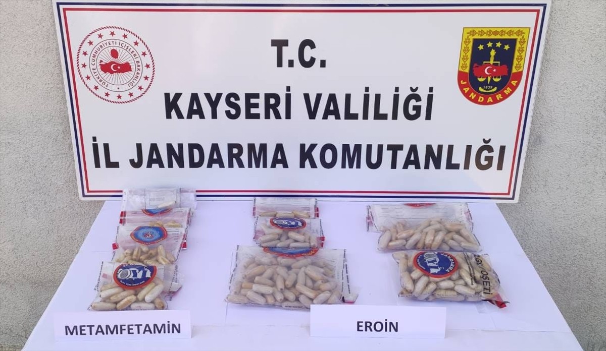Kayseri'de mide ve bağırsaklarında 2 kilo 680 gram eroin ve 702 gram sentetik uyuşturucu ele...