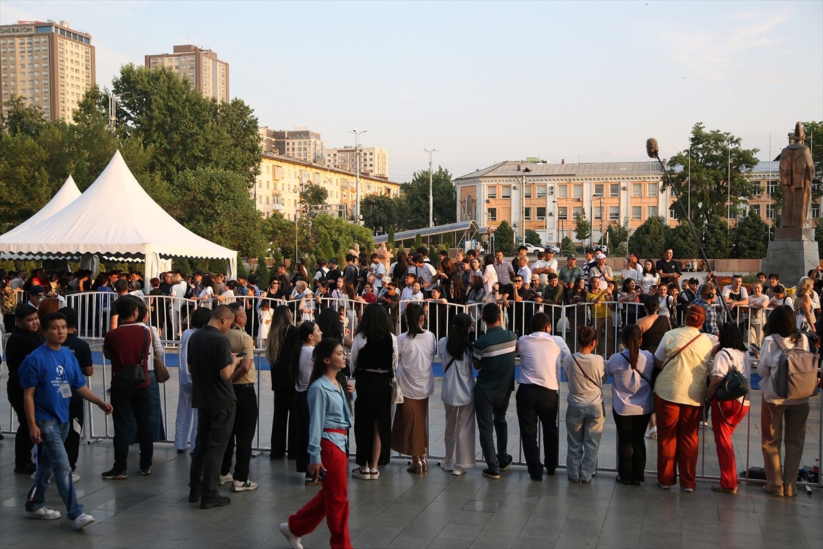 Kırgızistan'da 3. Uluslararası Bişkek Film Festivali, Cumhurbaşkanı Sadır Caparov'un himayesinde...