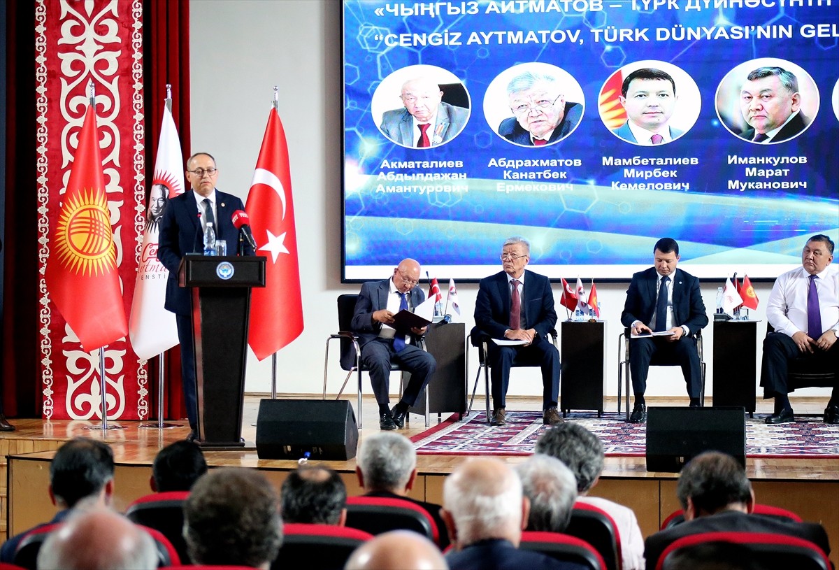 Kırgızistan'ın başkenti Bişkek'te, yazar Cengiz Aytmatov'un ölümünün 17. yılına ithafen, "Cengiz...