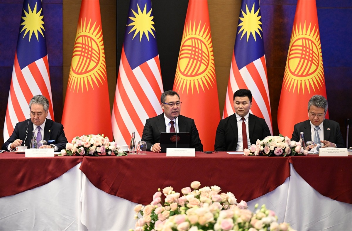 Kırgızistan Cumhurbaşkanı Sadır Caparov,  Malezya'ya gerçekleştirdiği resmi ziyaret kapsamında...