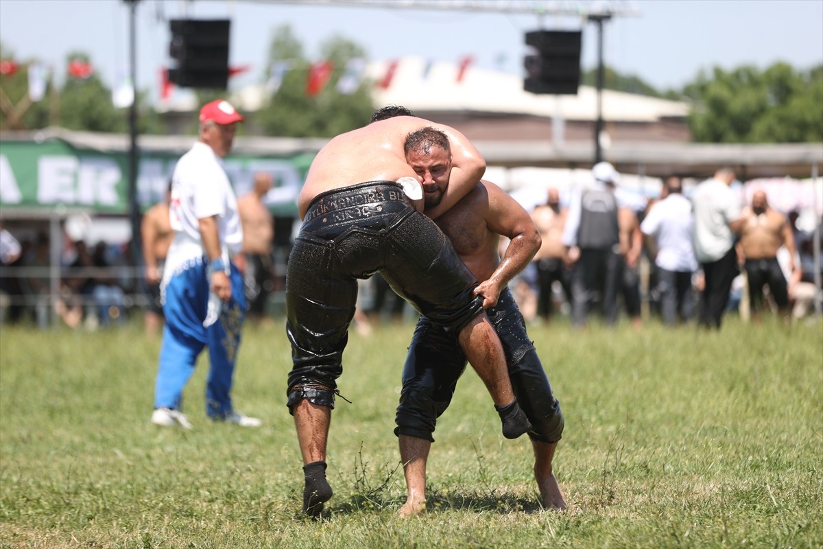 Kırklareli'nde düzenlenen 'Kavasoğlu ve Şamdancıbaşı İbrahim Yağlı Pehlivan Güreşleri' çeşitli...