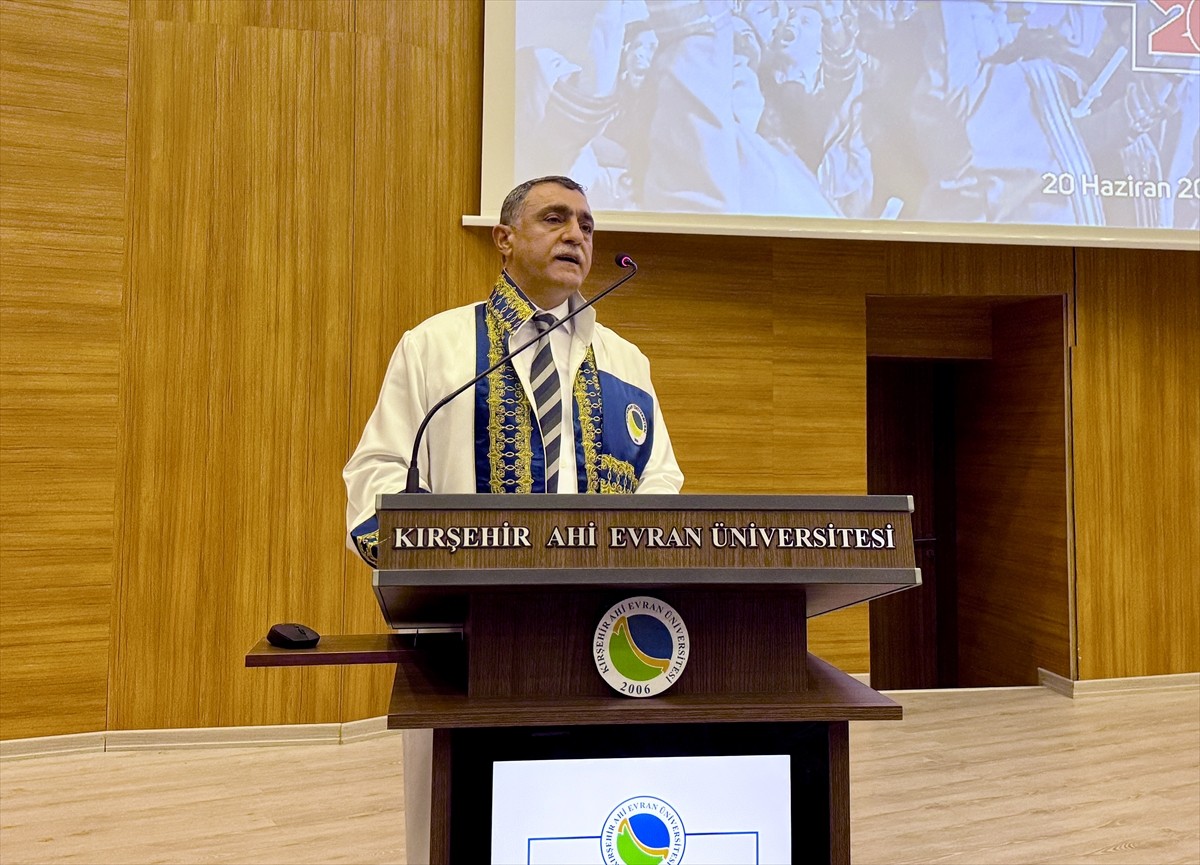 Kırşehir Ahi Evran Üniversitesinden (KAEÜ) mezun olan öğrenciler için tören düzenlendi. KAEÜ Ahi...