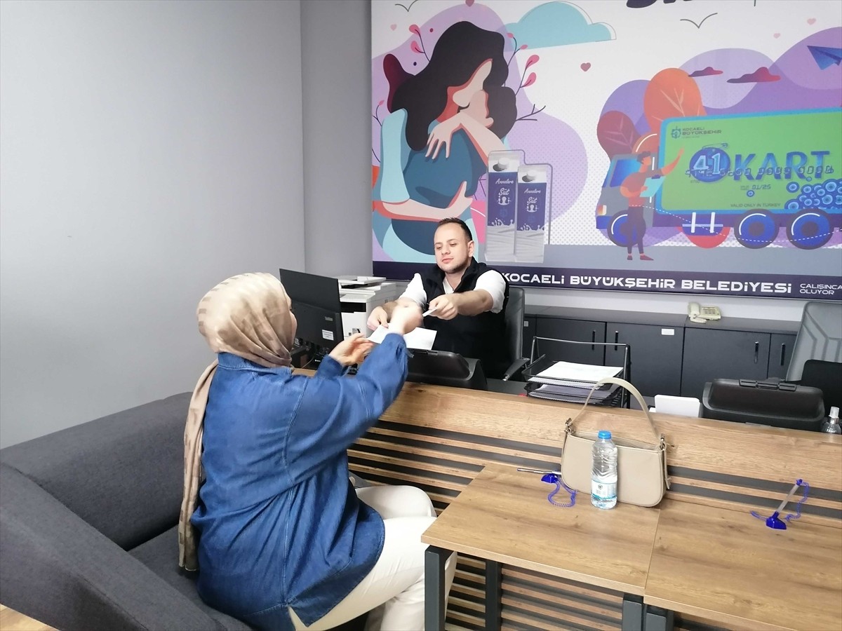 Kocaeli Büyükşehir Belediyesinin "41 Süt Kart" projesiyle 10 yıl boyunca 330 bin 365 anneye...