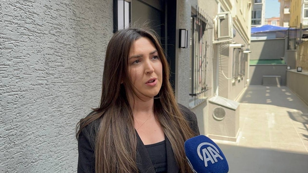 Küçükçekmece'de evden 500 bin lira değerinde ziynet eşyası çaldığı iddia edilen 2 kadının...