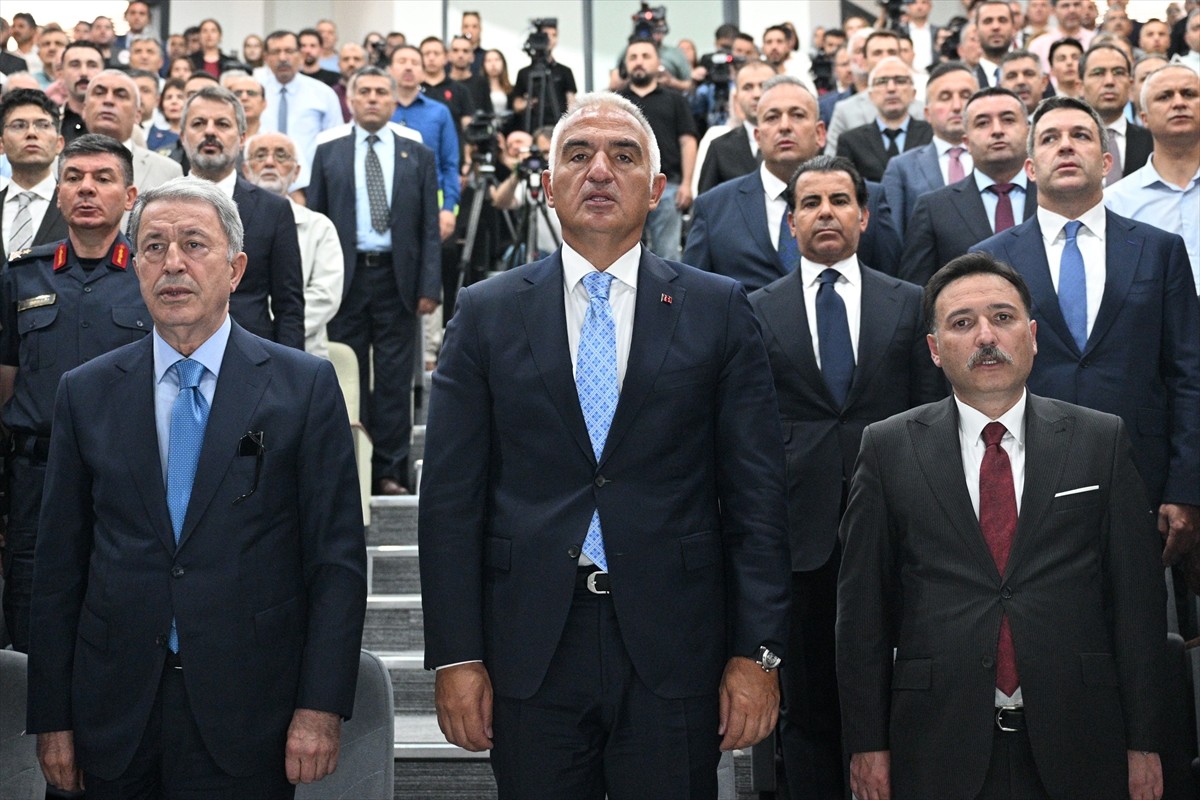 Kültür ve Turizm Bakanı Mehmet Nuri Ersoy (ortada), Kayseri'de Recep Tayyip Erdoğan Millet...