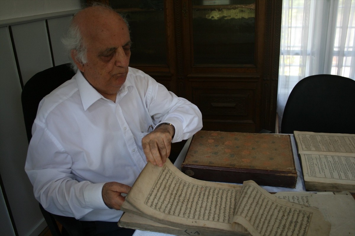 Kültür ve Turizm Bakanı Mehmet Nuri Ersoy, Prof. Dr. Fuat Sezgin (fotoğrafta) ve Dr. Ursula Sezgin...