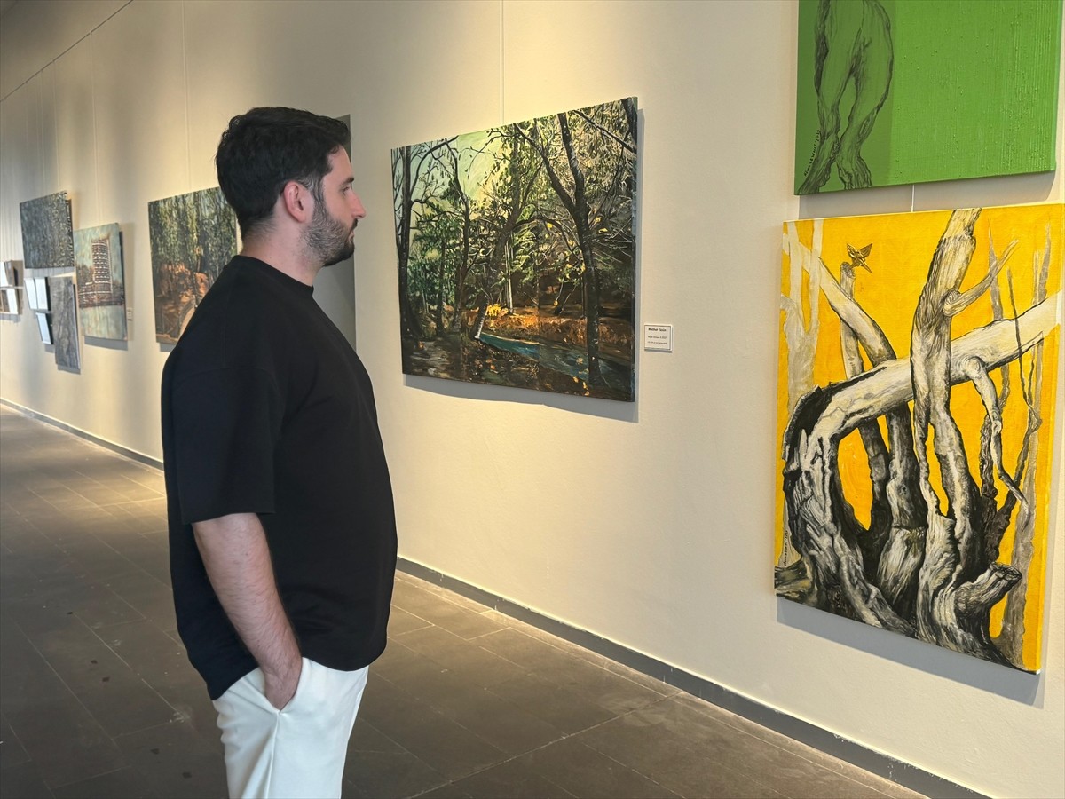 Kültür ve Turizm Bakanlığının katkılarıyla gerçekleştirilen karma resim sergisi "Kaotik Kentin...