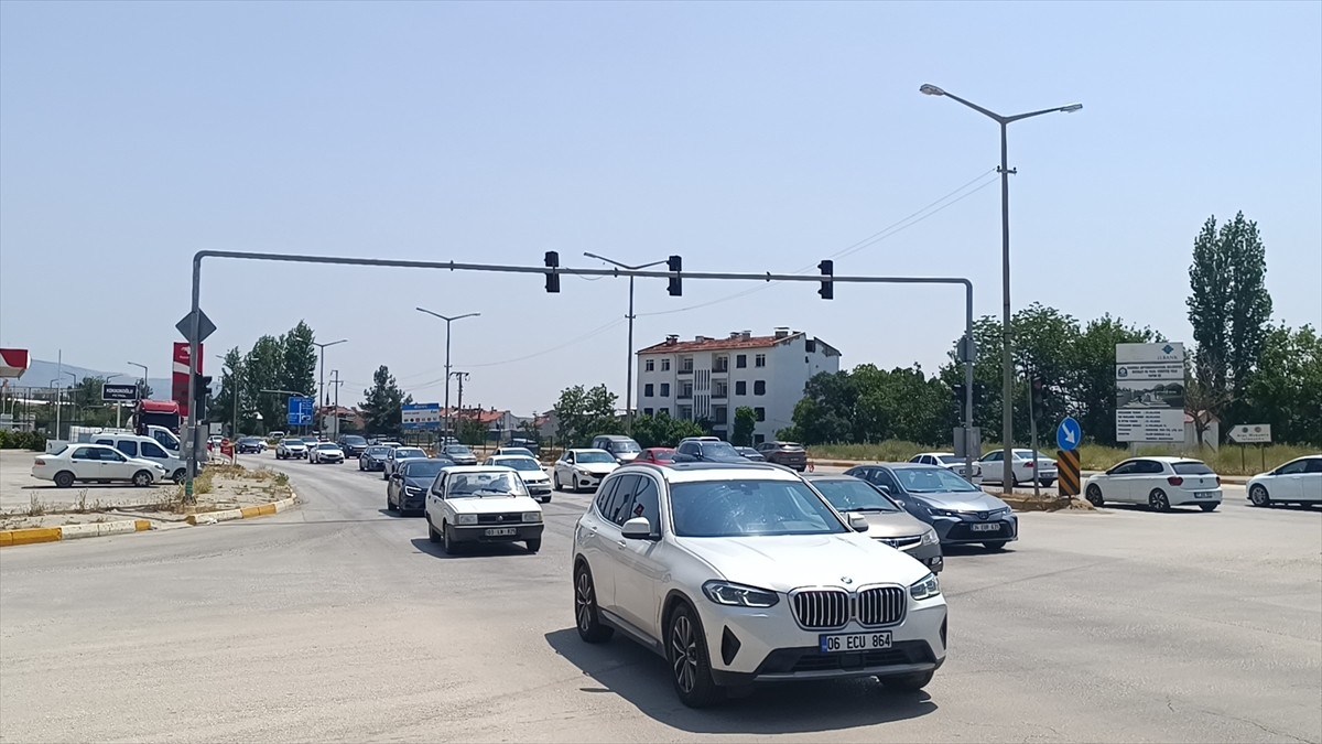 Kurban Bayramı'nı memleketlerinde ya da tatil bölgelerinde geçirenlerin dönüşe geçmesiyle...