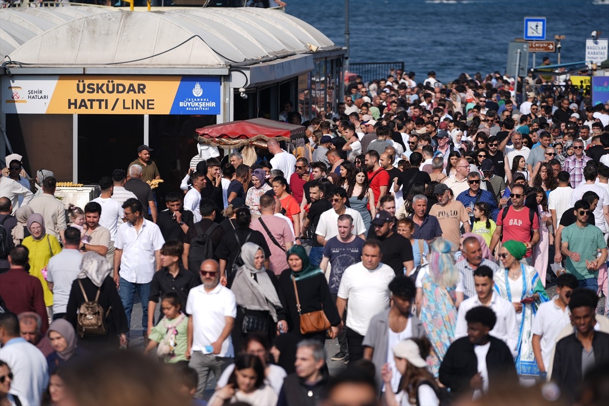 Kurban Bayramı'nın ikinci gününde İstanbul'un tarihi ve turistik bölgelerini gezmek isteyen...