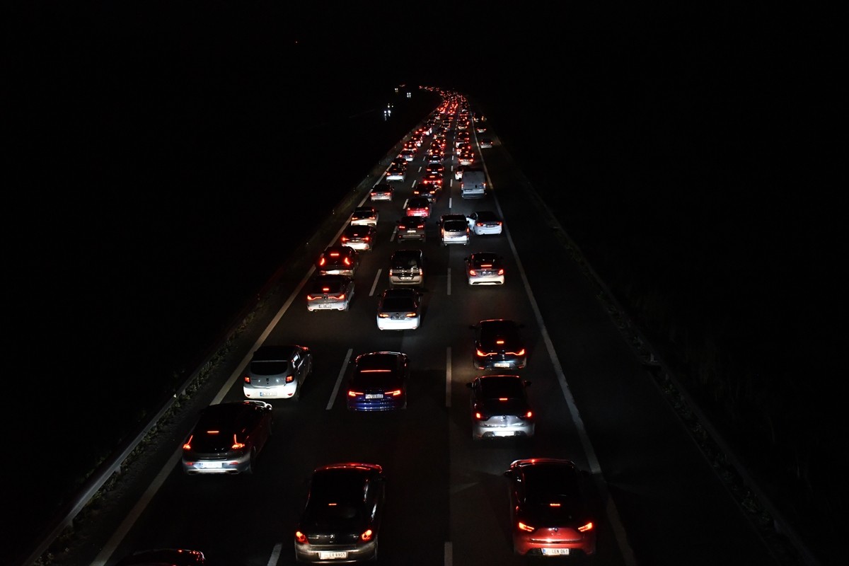 Kurban Bayramı tatilini memleketlerinde veya tatil bölgelerinde geçirenlerin dönüş yolculuğu...