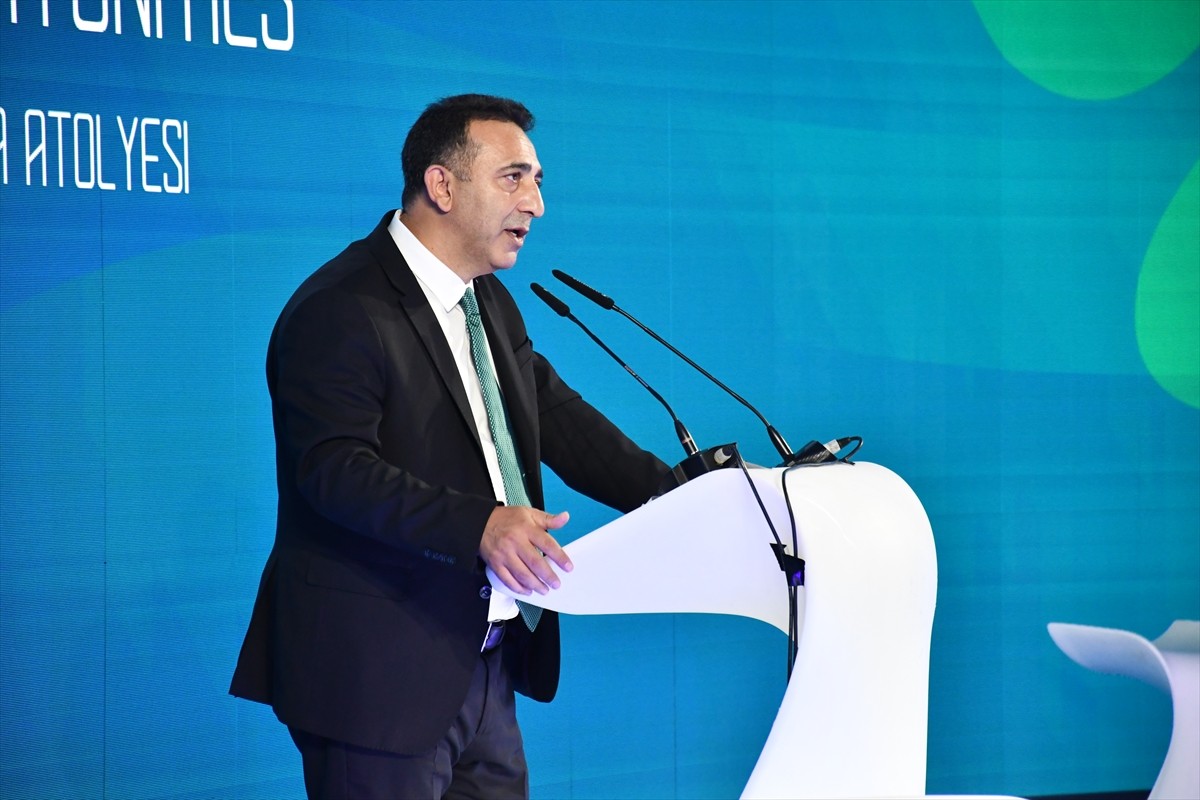 Kuzey Makedonya'nın başkenti Üsküp'te düzenlenen Makedon Enerji Forumu (MEF) ikinci gününde farklı...