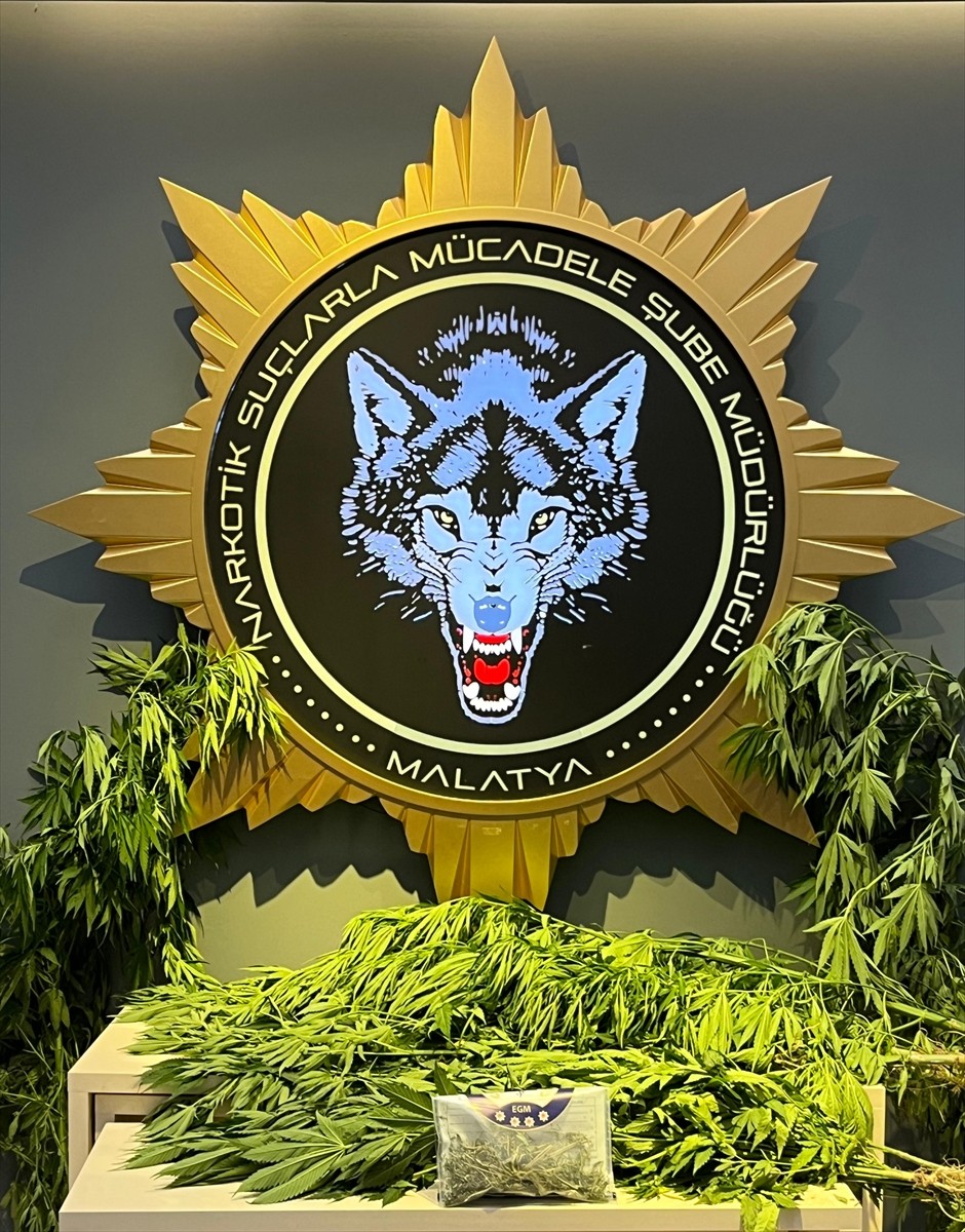 Malatya'da düzenlenen uyuşturucu operasyonunda gözaltına alınan 9 zanlıdan 8’i tutuklandı....