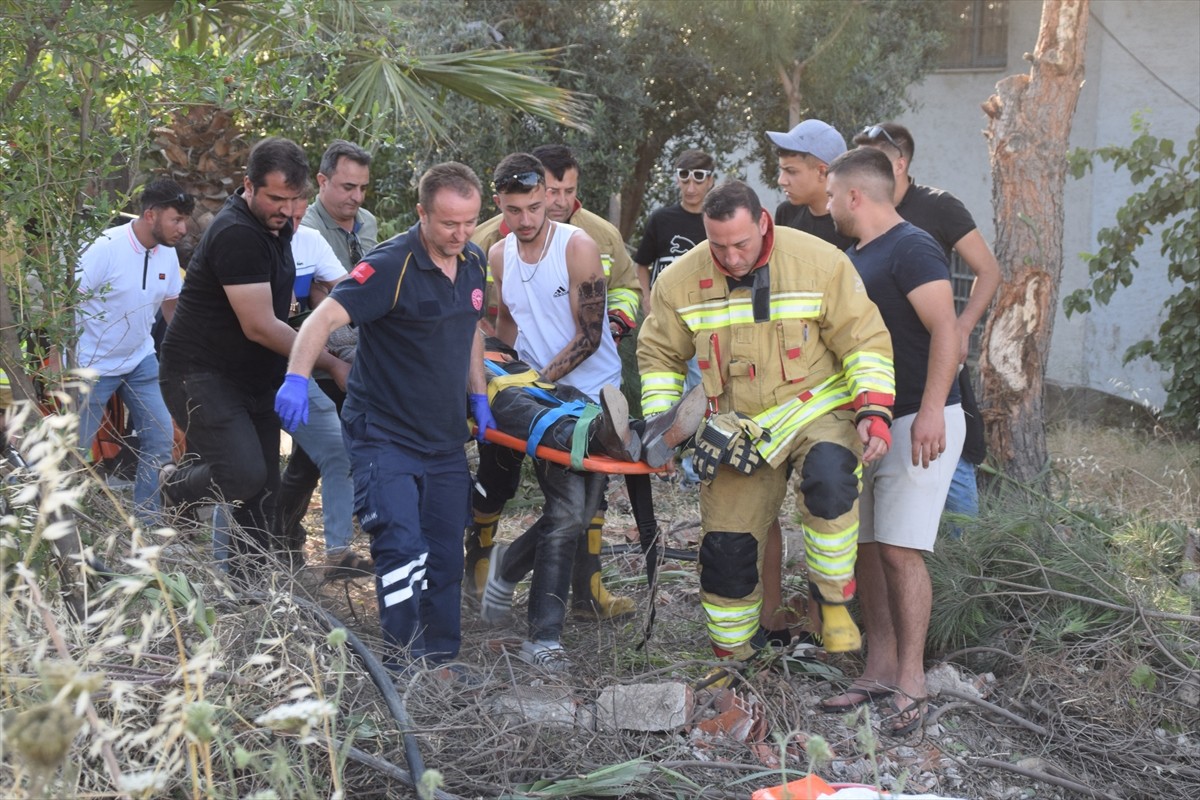 Manisa'nın Turgutlu ilçesinde kontrolden çıkıp iş yerinin bahçe duvarına çarptıktan sonra takla...