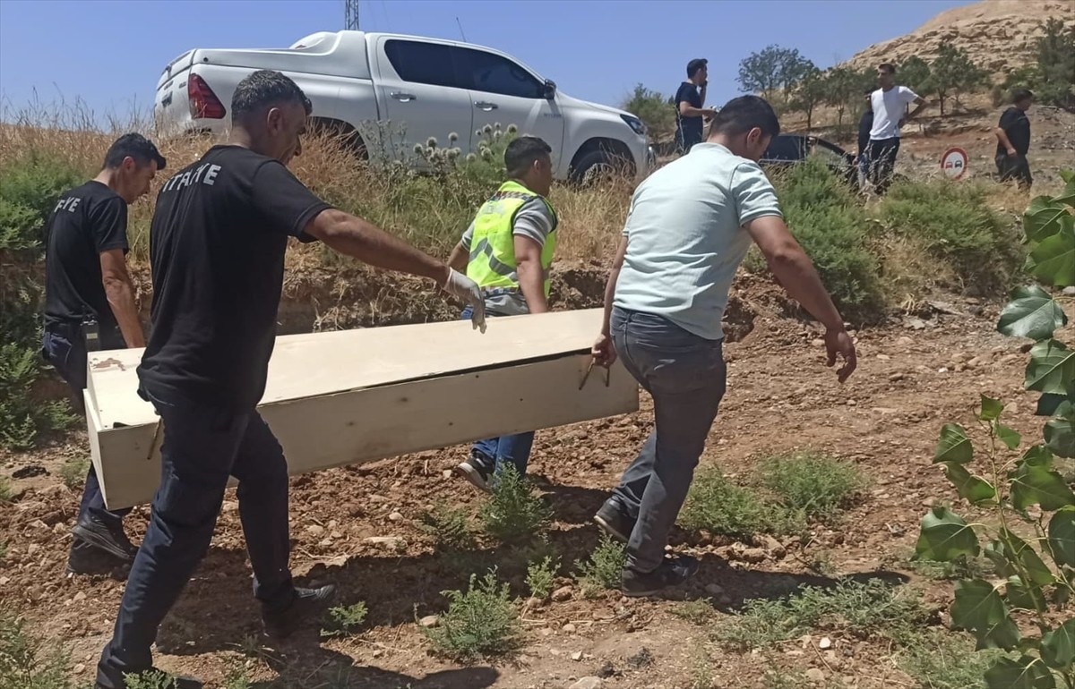 Mardin'in Nusaybin ilçesinde otomobilin devrilmesi sonucu 1 kişi öldü, 1 kişi yaralandı. İhbar...