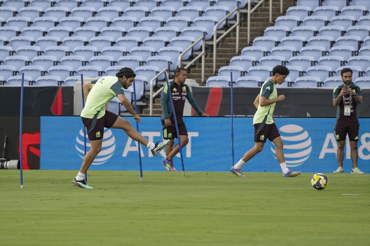 Meksika Milli Futbol Takımı, Türkiye ile yarın oynayacağı özel maçın hazırlıklarını tamamladı....