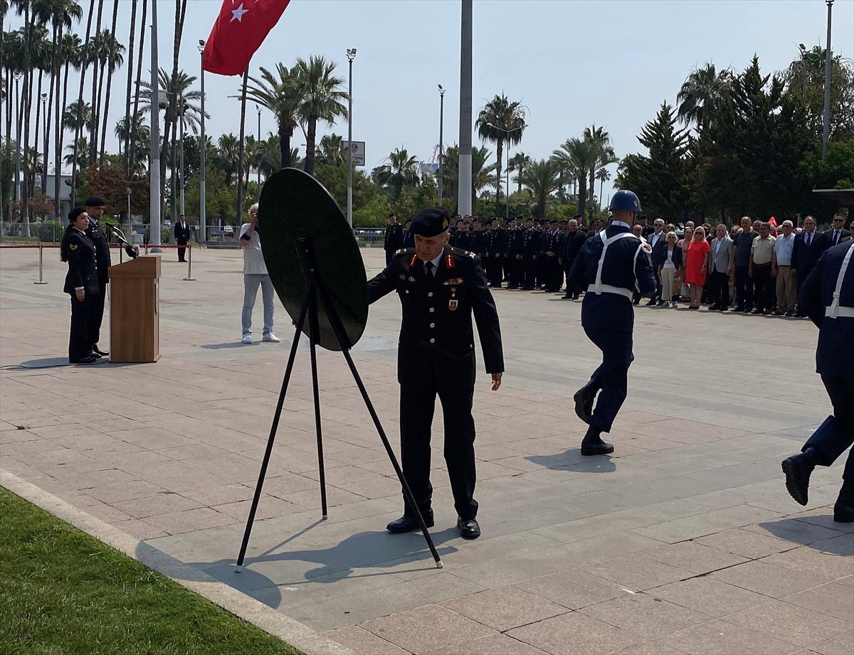 Mersin'de Jandarma Teşkilatının 186. kuruluş yıl dönümü dolayısıyla program düzenlendi. Kent...