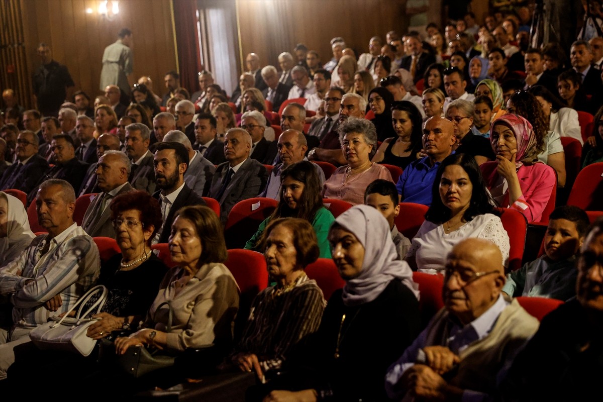 Mersin'de, "Eğitime Kalıcı Eser Kazandıran Hayırseverlerle Buluşma Programı" düzenlendi. Mersin...