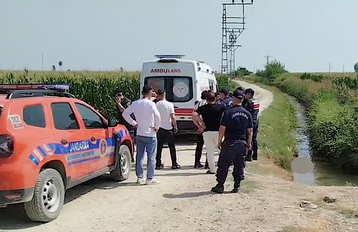 Mersin'in Tarsus ilçesinde, kayıp olarak aranan kişinin cesedi sulama kanalında bulundu.