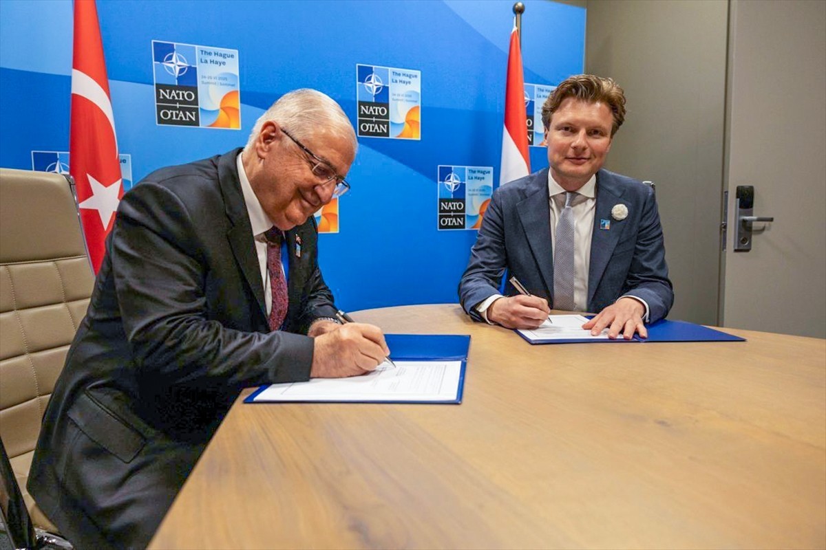 Milli Savunma Bakanı Yaşar Güler, Hollanda Savunma Bakanı Ruben Brekelmans ile Lahey'de ikili...