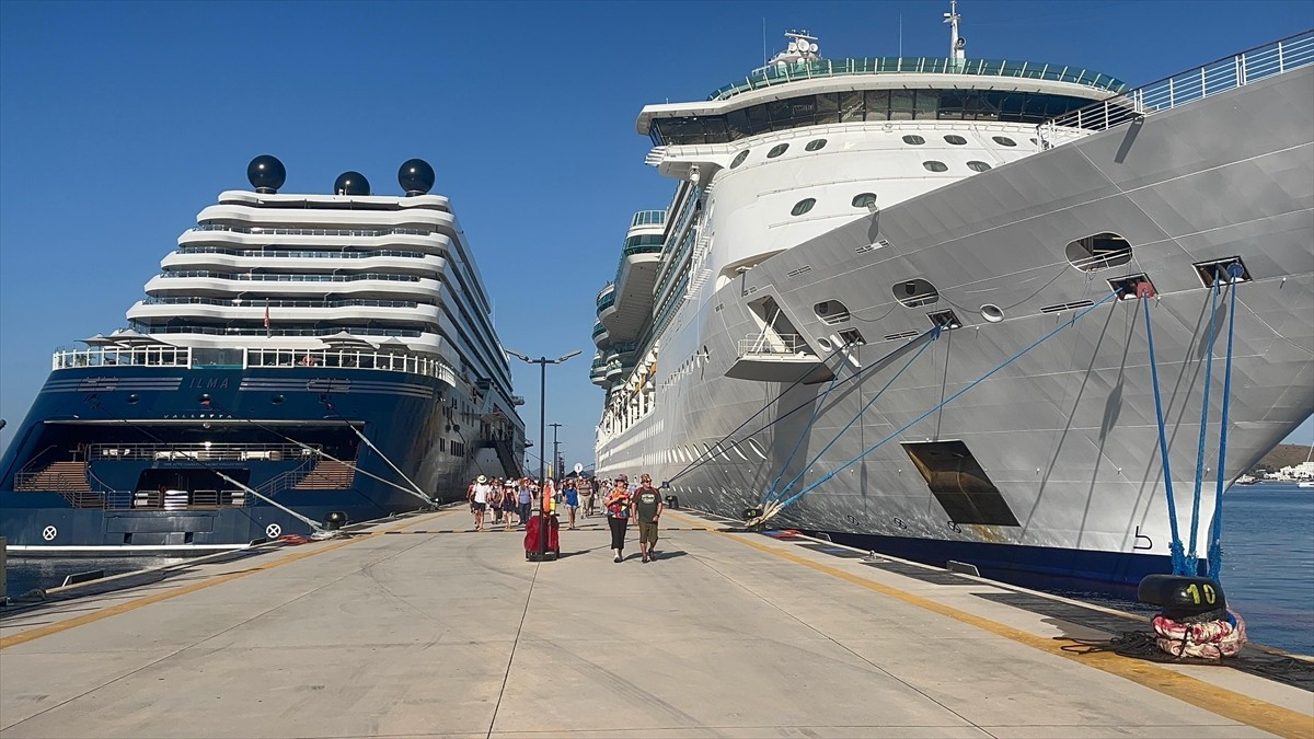 Muğla'nın Bodrum ilçesine, "Brilliance of the Seas" ve "Ilma" kruvaziyerleriyle 2 bin 643 yolcu...