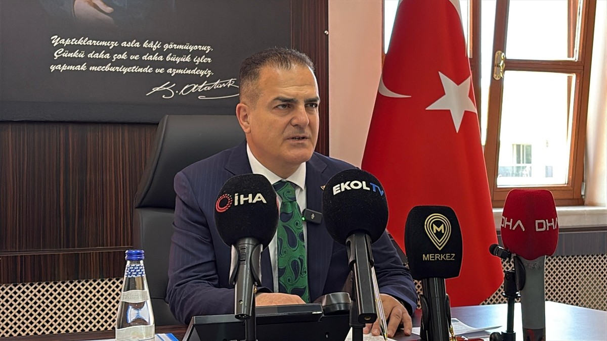 Muğla Valisi İdris Akbıyık,  Valilik 75. Yıl Toplantı Salonu'nda düzenlediği basın toplantısında...