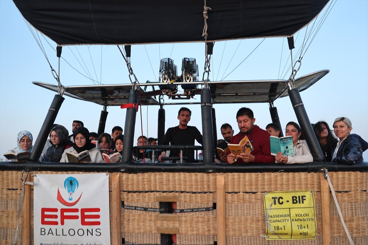 Nevşehir'de, öğretmen ve öğrenciler, farkındalık oluşturmak için sıcak hava balonuyla...