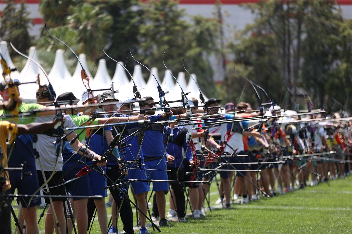 Okçuluk Dünya Kupası'nın 3. ayağı, Antalya'da başladı. 100. Yıl Okçuluk Tesisleri'nde düzenlenen...