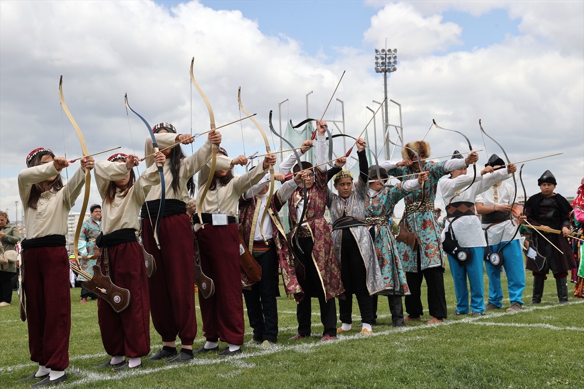 Okul Sporları Küçükler, Yıldızlar ve Gençler Türkiye Okçuluk Şampiyonası, Sivas'ta başladı. 4...