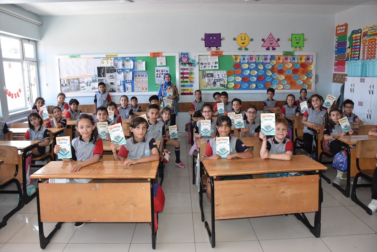 Ordu'da ilkokul öğrencilerinin kaleme aldığı, "Bir Sınıfın Kırk Sesi" adlı hikaye kitabı...