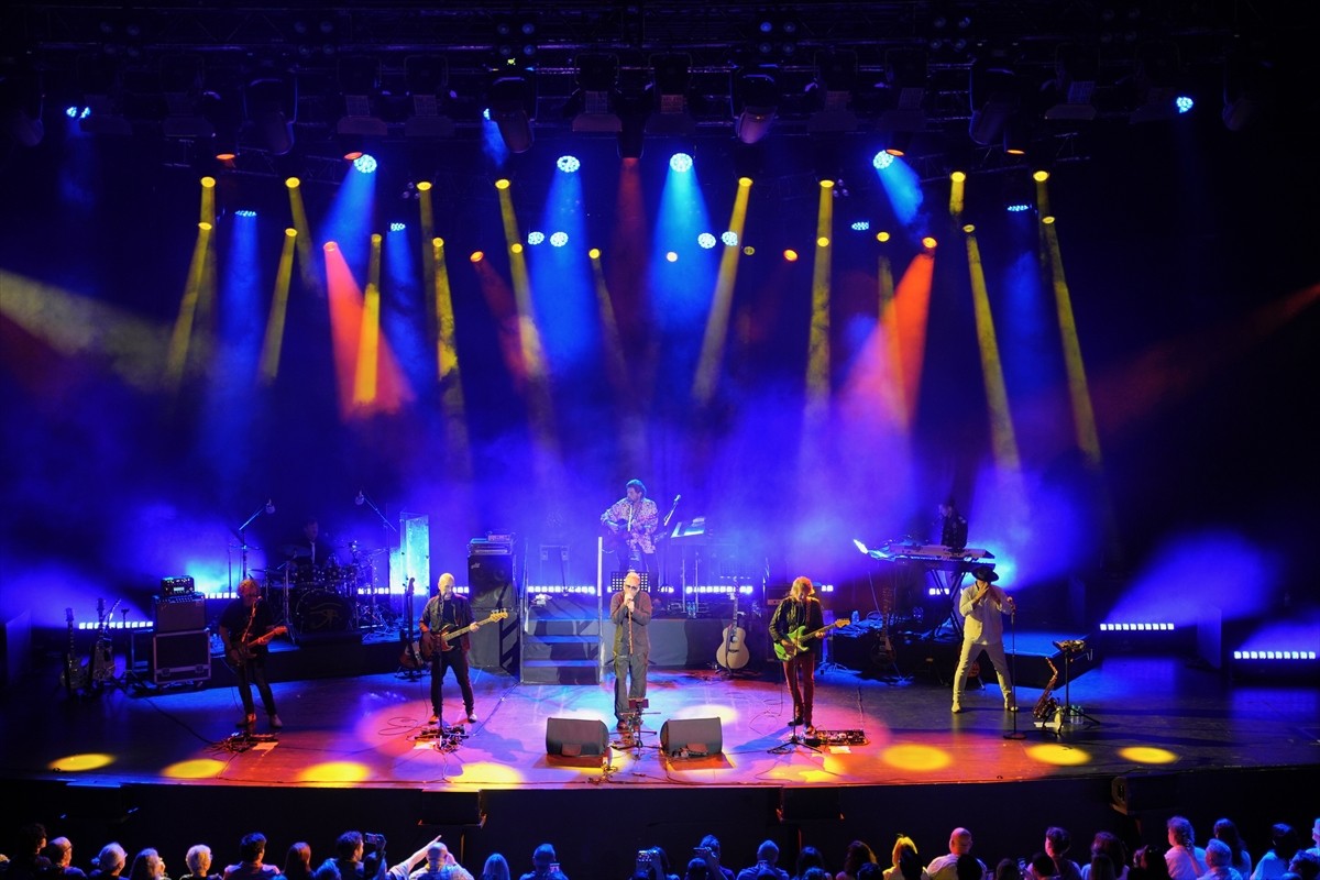 Progresif rock ve senfonik müziğin önemli isimlerinden Alan Parsons, "The Show Must Go On" turnesi...