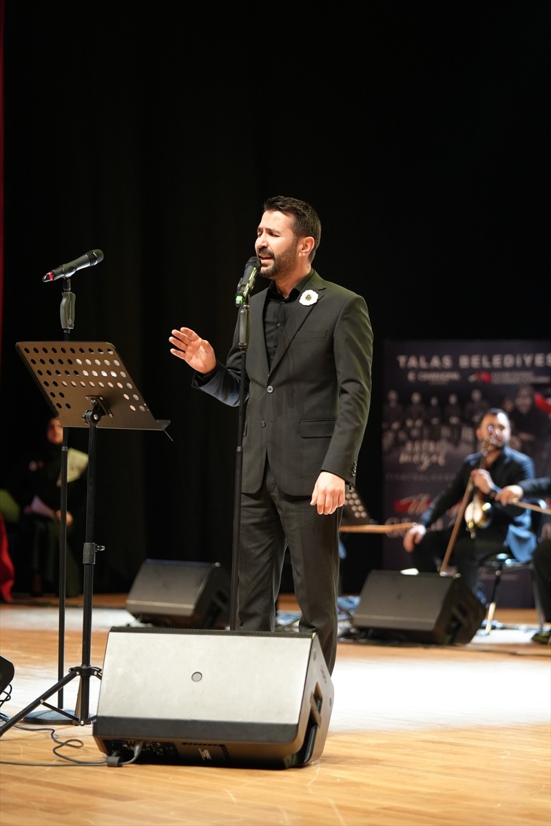 "Hayal Meyal" müzik grubu, 1995'te Sırplar tarafından gerçekleştirilen Srebrenitsa Soykırımı...