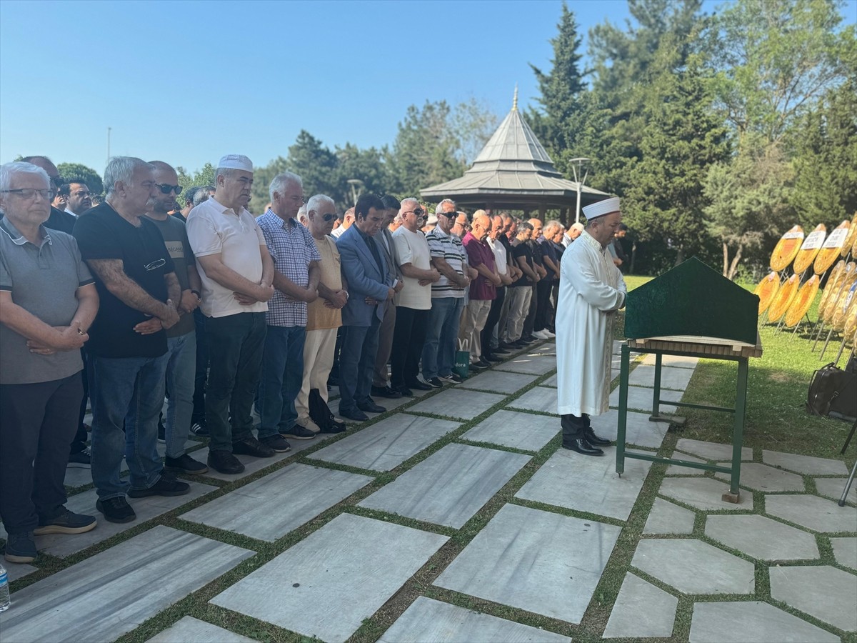 "Karpuz Kestim Yiyen Yok", "Değmen Benim Gamlı Yaslı Gönlüme" ve "Bir Çift Turna Gördüm"ün...