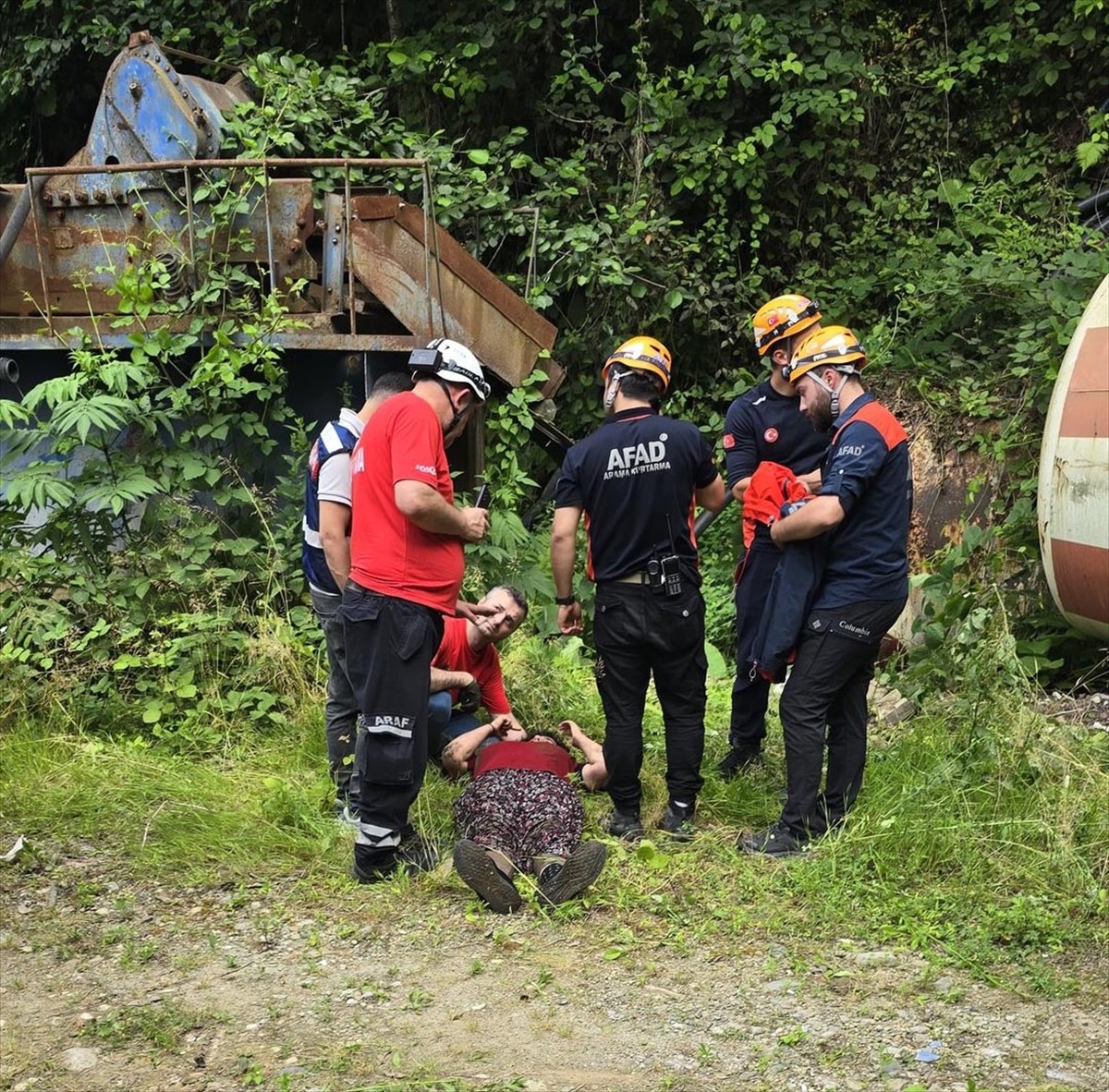 Rize'nin Ardeşen ilçesinde kaybolan 25 yaşındaki kadın, göletin içerisinde yaralı bulundu.