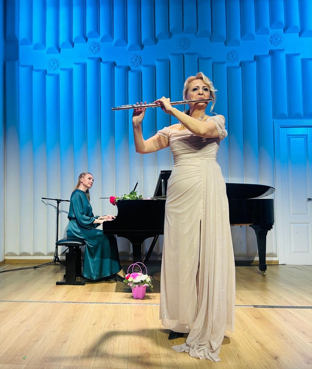 Rusya'da Moskova Uluslararası Yaz Flüt Festivali düzenlendi. Flüt sanatçıların sahne aldığı...