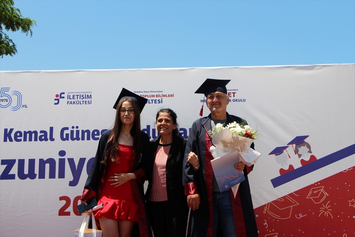 Samsun'da kas hastalığı nedeniyle 4 yıl boyunca üniversiteye babasının götürdüğü Selin Soytürk...