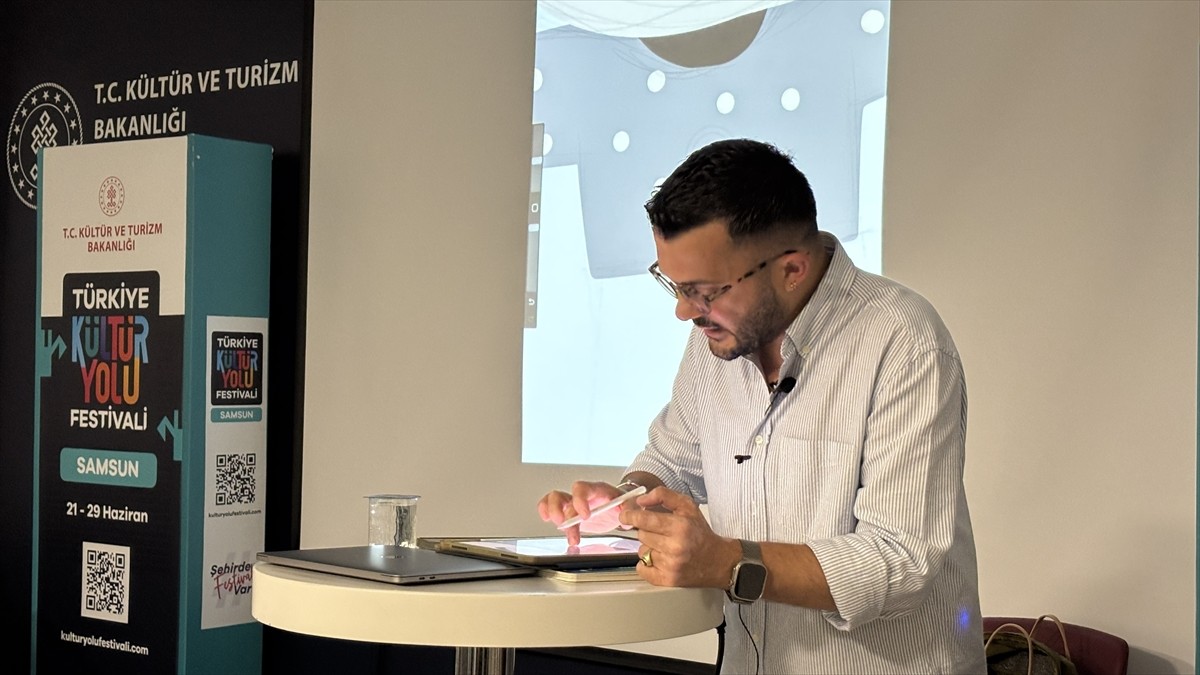 Samsun'da Kültür ve Turizm Bakanlığınca düzenlenen Samsun Kültür Yolu Festivali kapsamında yazar...