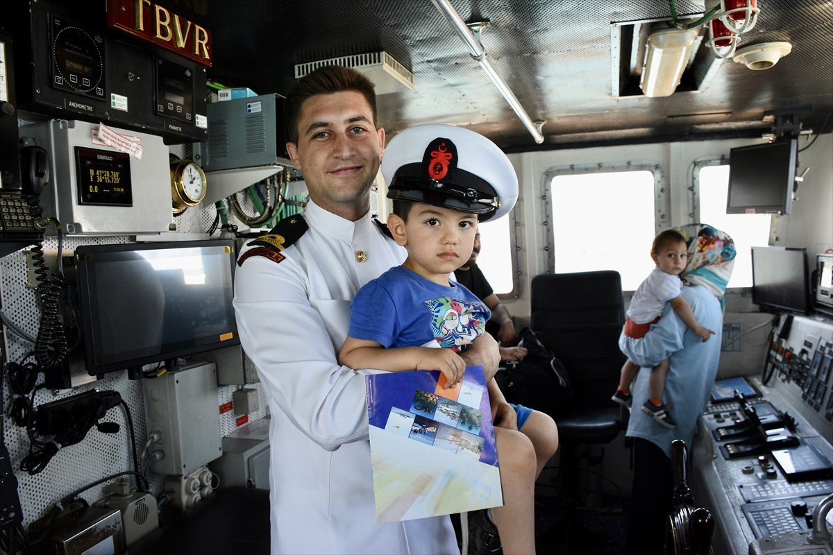 Samsun'da Sahil Güvenlik Komutanlığının kuruluşunun 43. yıl dönümü dolayısıyla Sahil Güvenlik...