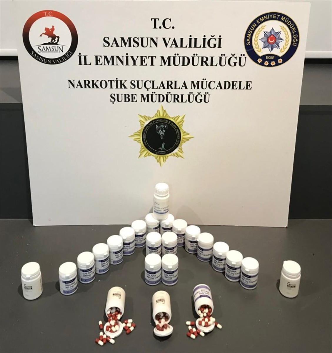 Samsun'un İlkadım ilçesinde düzenlenen uyuşturucu operasyonunda 2 şüpheli gözaltına...