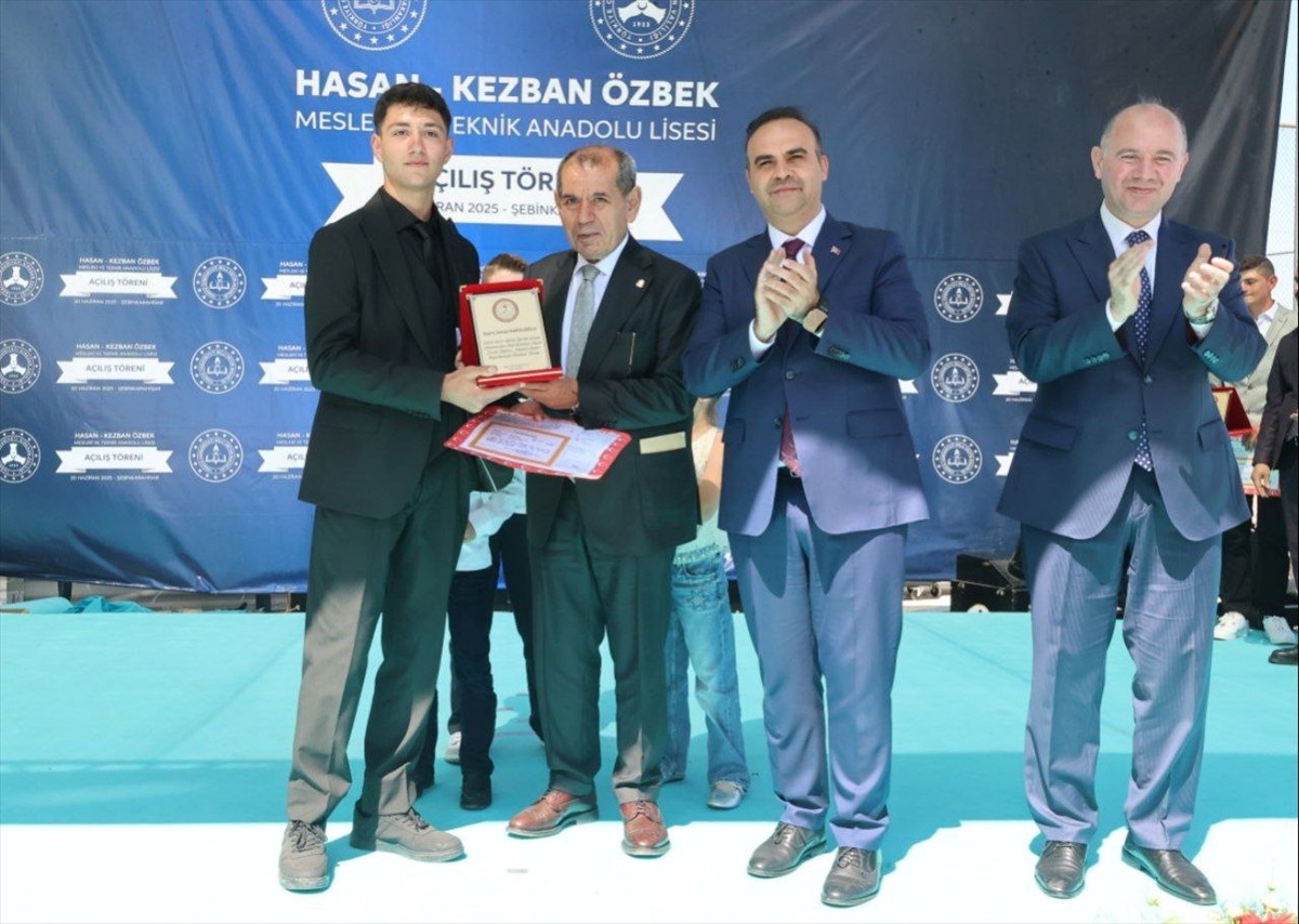 Sanayi ve Teknoloji Bakanı Mehmet Fatih Kacır, Giresun'un Şebinkarahisar ilçesinde Galatasaray...