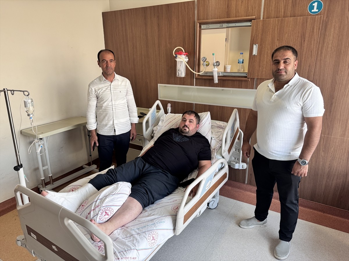 Siirt'in Kurtalan ilçesinde, düğünde 1 kişinin hayatını kaybettiği silahlı saldırıda yaralanan ve...