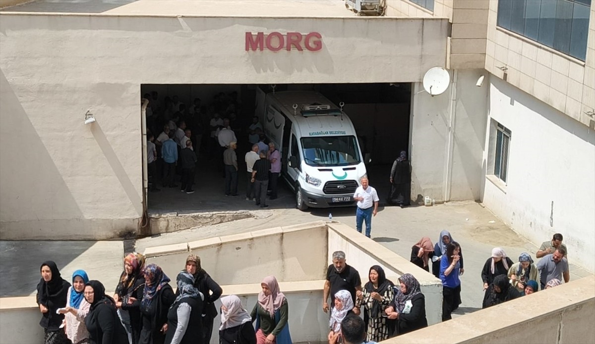 Siirt'in Kurtalan ilçesinde otomobil ile kamyonun çarpıştığı kazada ağır yaralanan bir kişi daha...