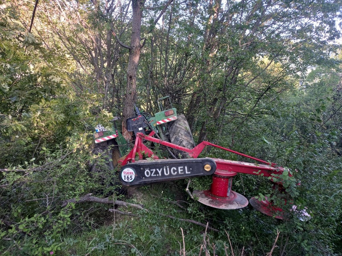 Sinop'un Dikmen ilçesinde traktörün uçuruma devrilmesi sonucu bir kişi ağır yaralandı.