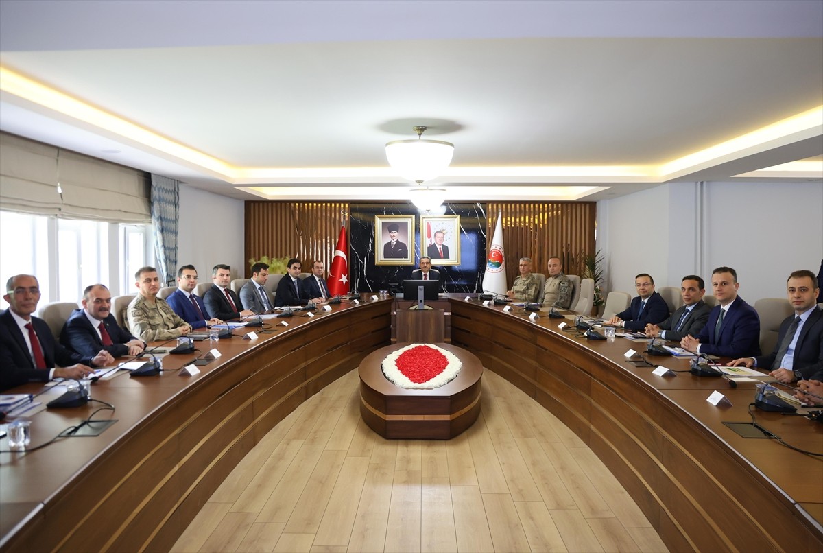  Şırnak'ta İl Güvenlik ve Asayiş Koordinasyon Toplantısı düzenlendi.Toplantıya, Vali Yardımcısı...